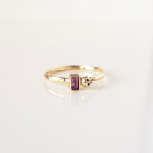 Load image into Gallery viewer, Little Gold Spinel Skull Ring