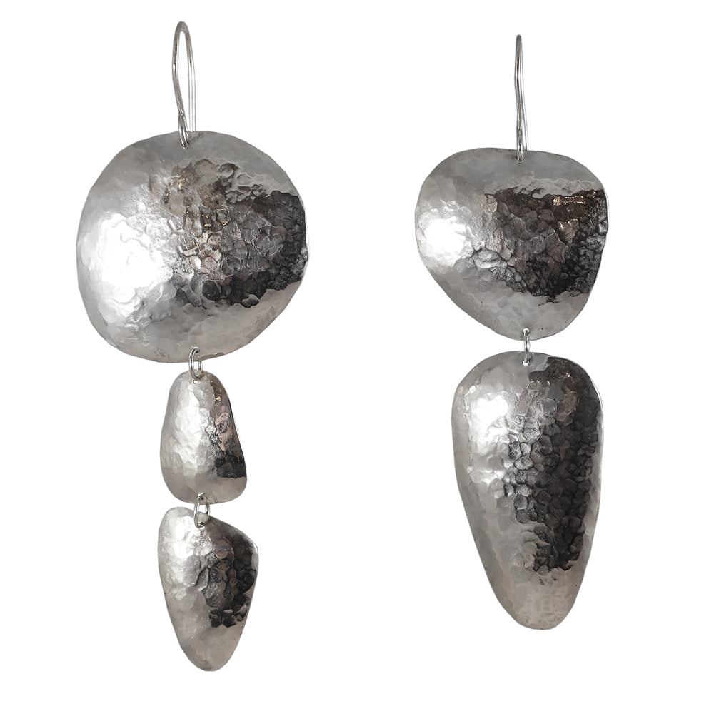 MISMATCHED HAMMERED DROPLET EARRINGS